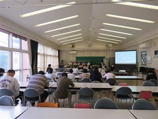 みんな真剣に話を聞いていました。