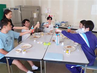 バーベキュースタート！乾杯！！<br>
