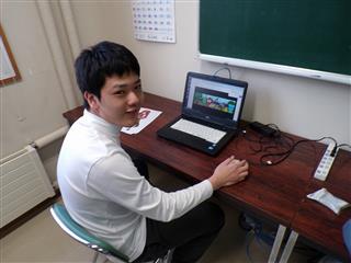 背中から漂う、できる男のオーラ。