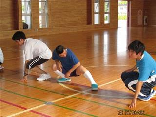 　激しい対戦に備えて（？）、準備体操もしっかりと！