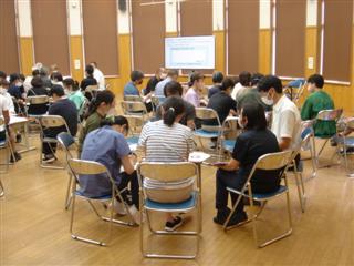 個人で考えたものを持ち寄り、グループで話し合いました。